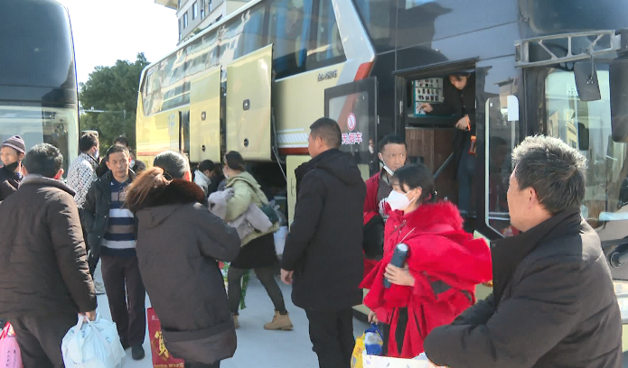 浙江新闻 | 长兴“复工专车”跨越3300多公里 101名企业员工坐专车返岗-媒体聚焦-天能控股集团 - 贡献绿色能源，，，，，，创立优美生涯。。。