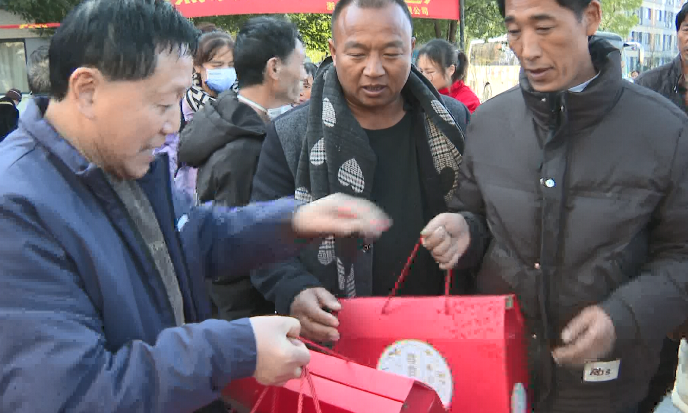 浙江新闻 | 长兴“复工专车”跨越3300多公里 101名企业员工坐专车返岗-媒体聚焦-天能控股集团 - 贡献绿色能源，，，，，，创立优美生涯。。。