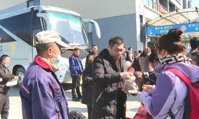 浙江新闻 | 长兴“复工专车”跨越3300多公里 101名企业员工坐专车返岗-媒体聚焦-天能控股集团 - 贡献绿色能源，，，，，，创立优美生涯。。。