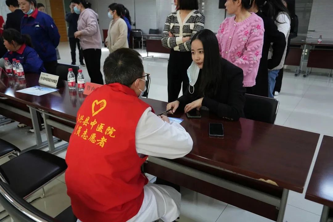 守护“她能量” | 天能控股集团开展“三八妇女节”康健义诊、讲座运动-新闻动态-天能控股集团 - 贡献绿色能源，，，，，创立优美生涯。。。。。。