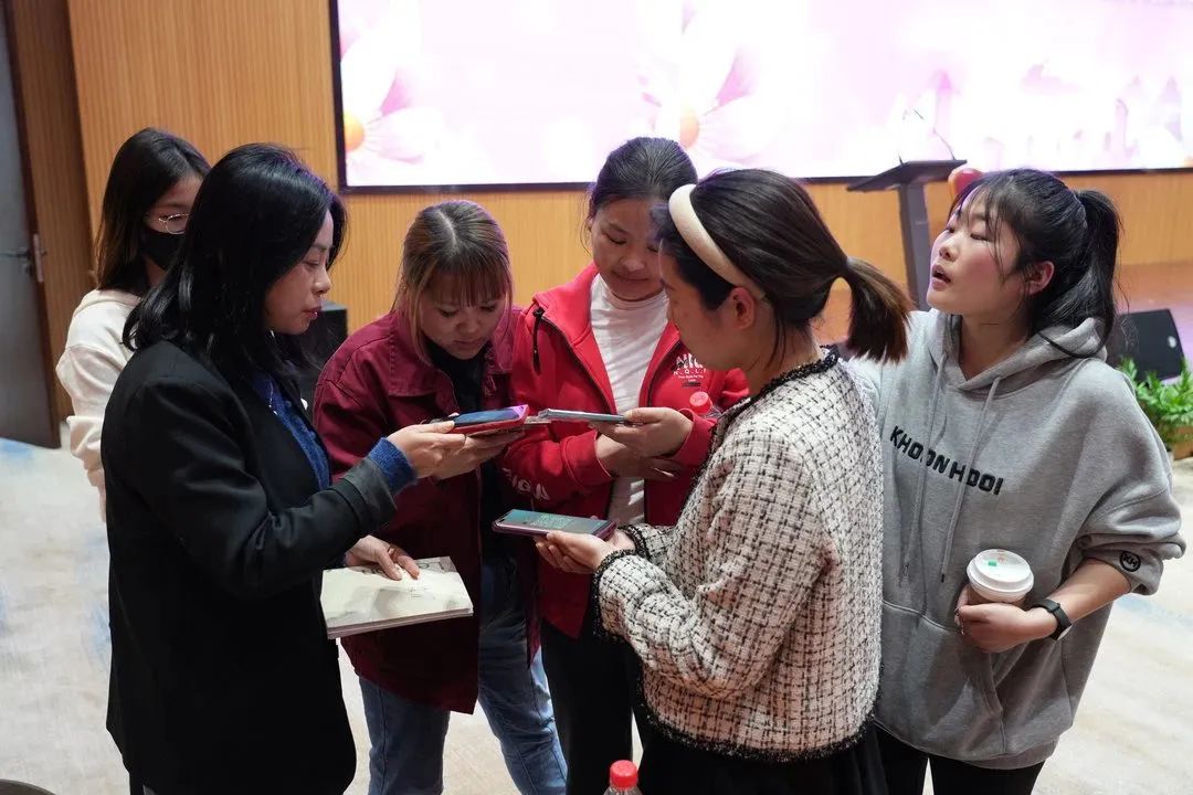 守护“她能量” | 天能控股集团开展“三八妇女节”康健义诊、讲座运动-新闻动态-天能控股集团 - 贡献绿色能源，，，，，创立优美生涯。。。。。。