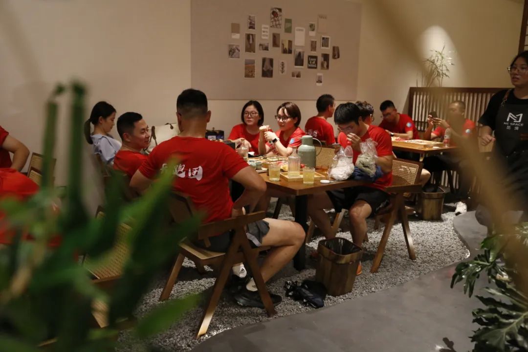燃！追风向前，，，，能无限-新闻动态-天能控股集团 - 贡献绿色能源，，，，创立优美生涯。。。
