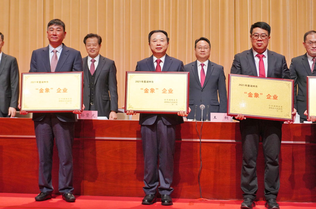 @所有天强人，，，，，一起往返首精彩的2022-新闻动态-天能控股集团 - 贡献绿色能源，，，，，创立优美生涯。。。。。。